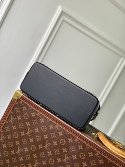 Louis Vuitton Pochette Cosmetique GM