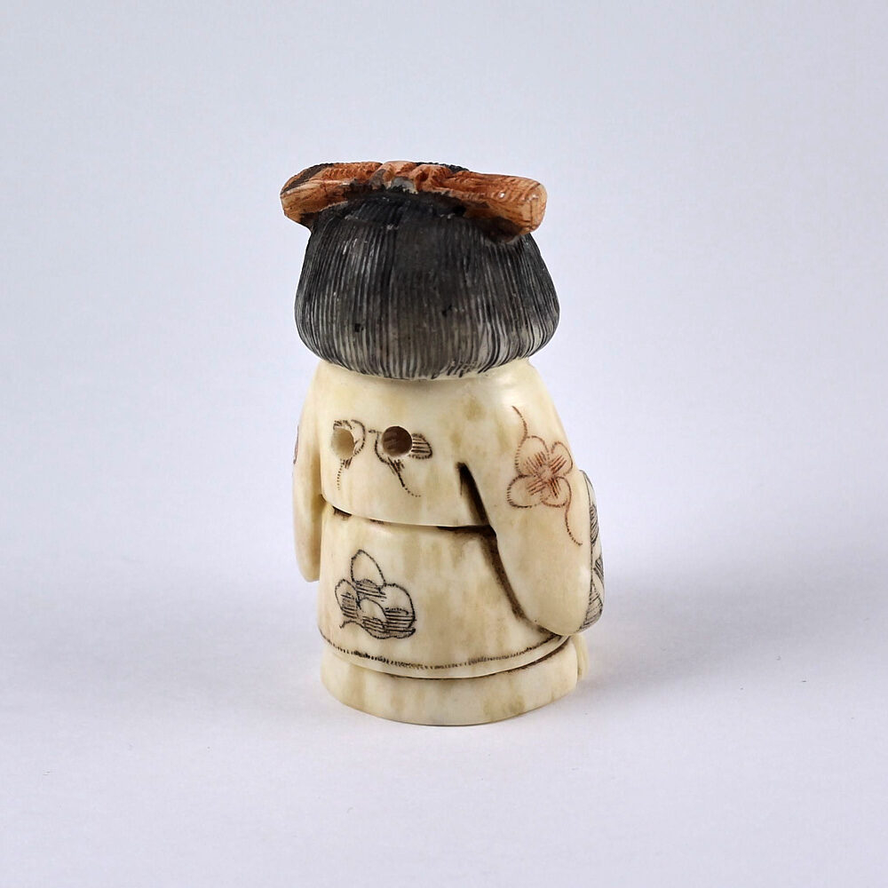 Нэцкэ Гейша с мешком риса