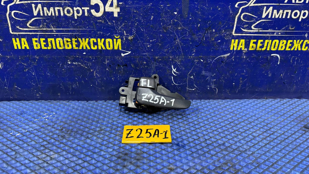 Ручка двери передней левой салонная MITSUBISHI COLT 2003