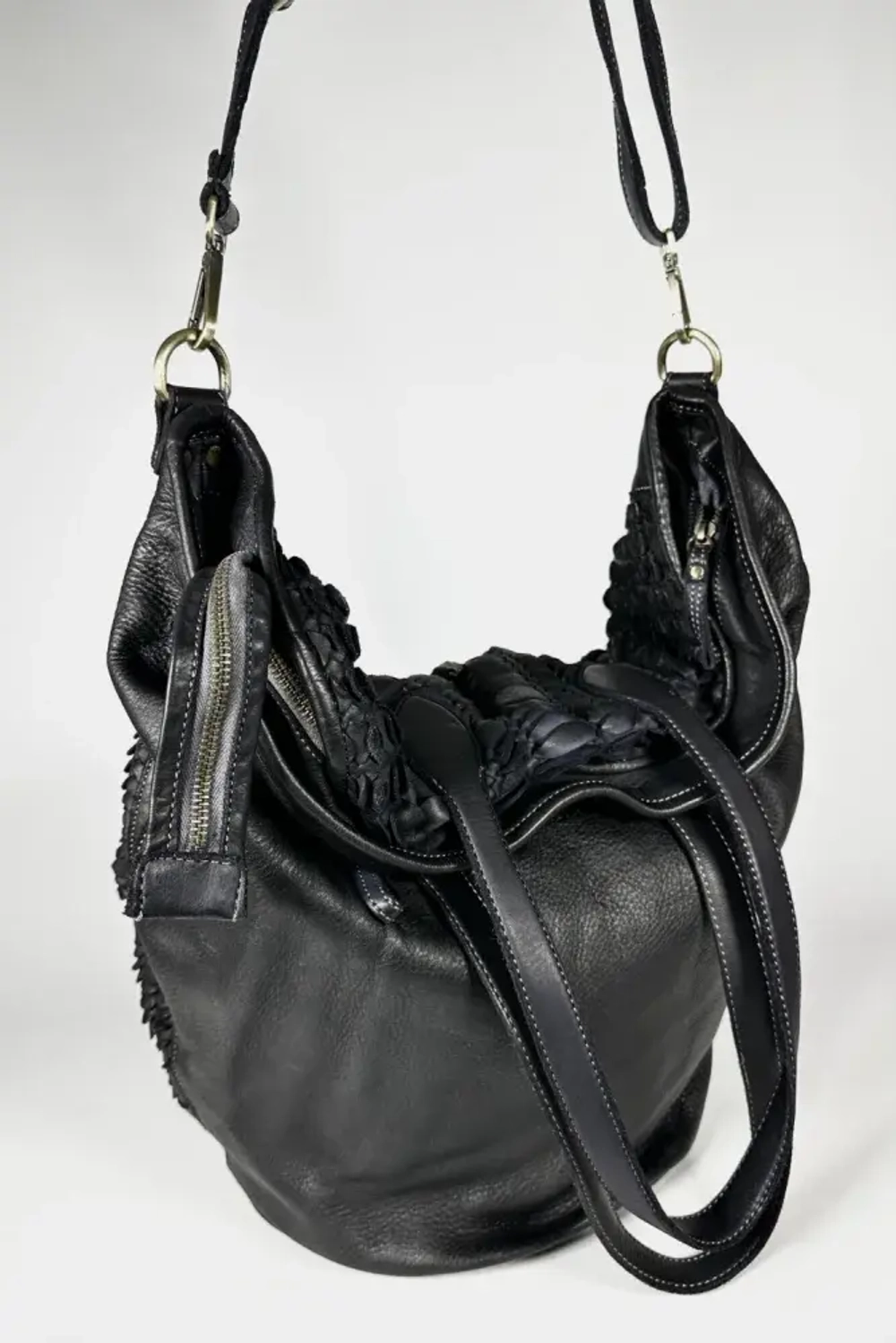 Женская большая плетеная сумка черного цвета