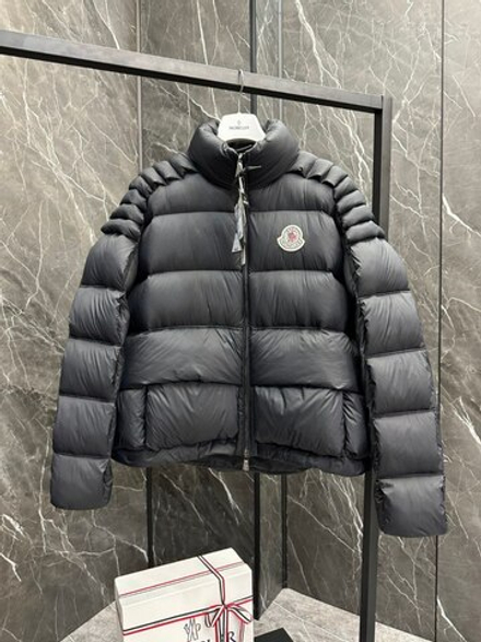 Пуховик Moncler