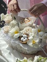 Корзина пасхальная в розовых оттенках. Кулич 130 гр