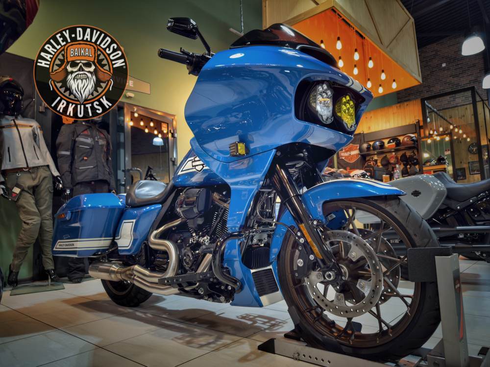 Лимитированный мотоцикл Harley-Davidson® Road Glide™ ST Fast Johnnie Enthusiast