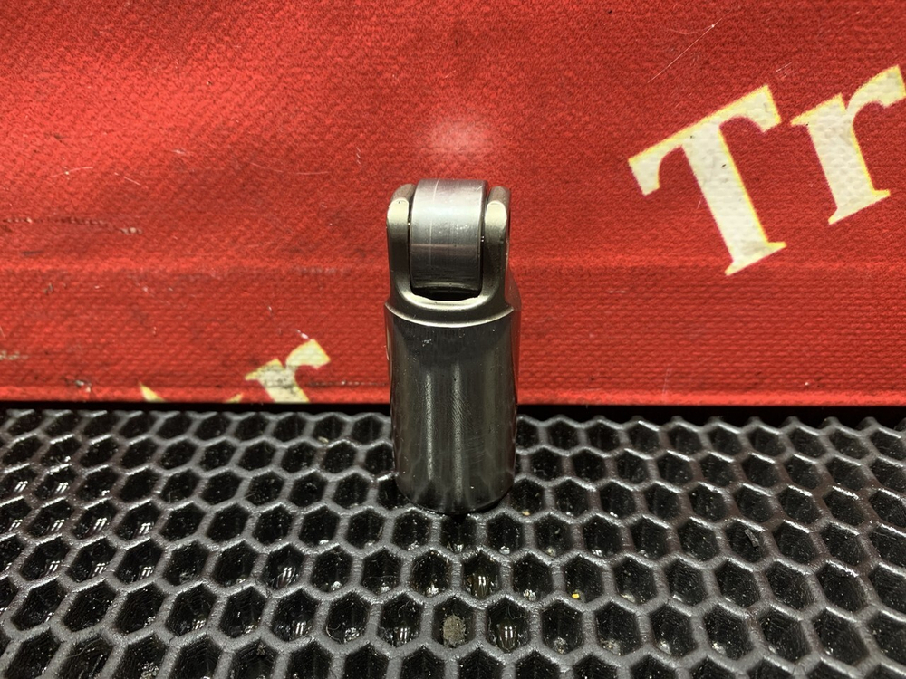 Толкатель впускного клапана