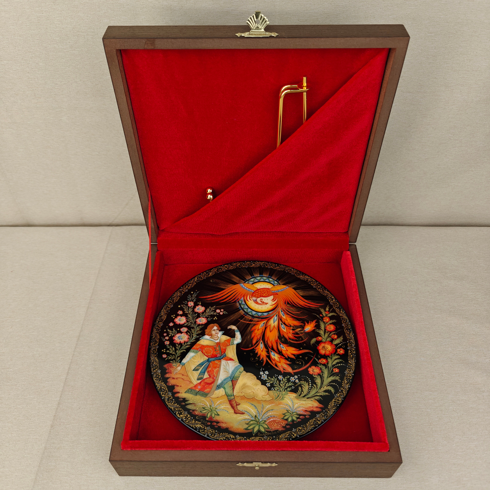 Коллекционная тарелка "Иван и Жар-птица" с росписью (лаковая миниатюра Палех)