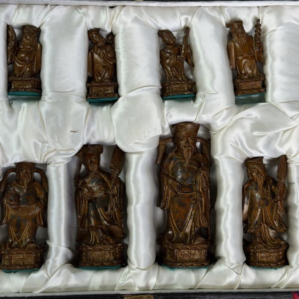 Резные шахматы из слоновой кости