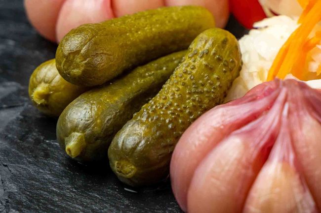 Тарелка с соленьями