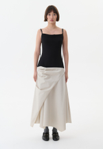 Платье на бретелях с ассиметричной юбкой