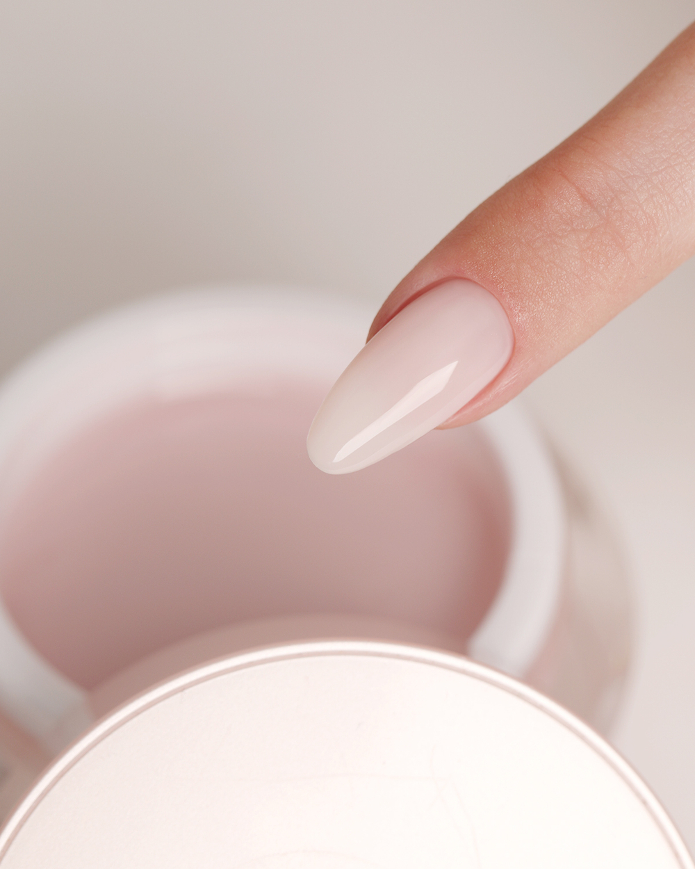 Soft Milk Gel - камуфлирующий гель для моделирования, молочного цвета, 15 г.