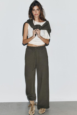 ZARA БРЮКИ С ЭФФЕКТОМ ПОТЕРТОСТИ, ЗВЕЗДАМИ И ЗАКЛЕПКАМИ, ТЕМНО-КОРИЧНЕВЫЙ