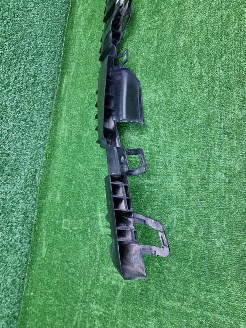 Абсорбер переднего бампера BMW 7er G70 (2022-н.в.)