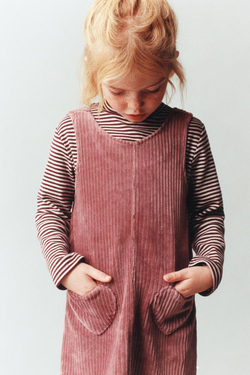 ZARA САРАФАН С КАРМАНАМИ-СЕРДЕЧКАМИ, РОЗОВАТЫЙ