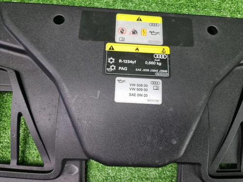 Кожух замка капота Audi A8 4 D5 (2017-2022)