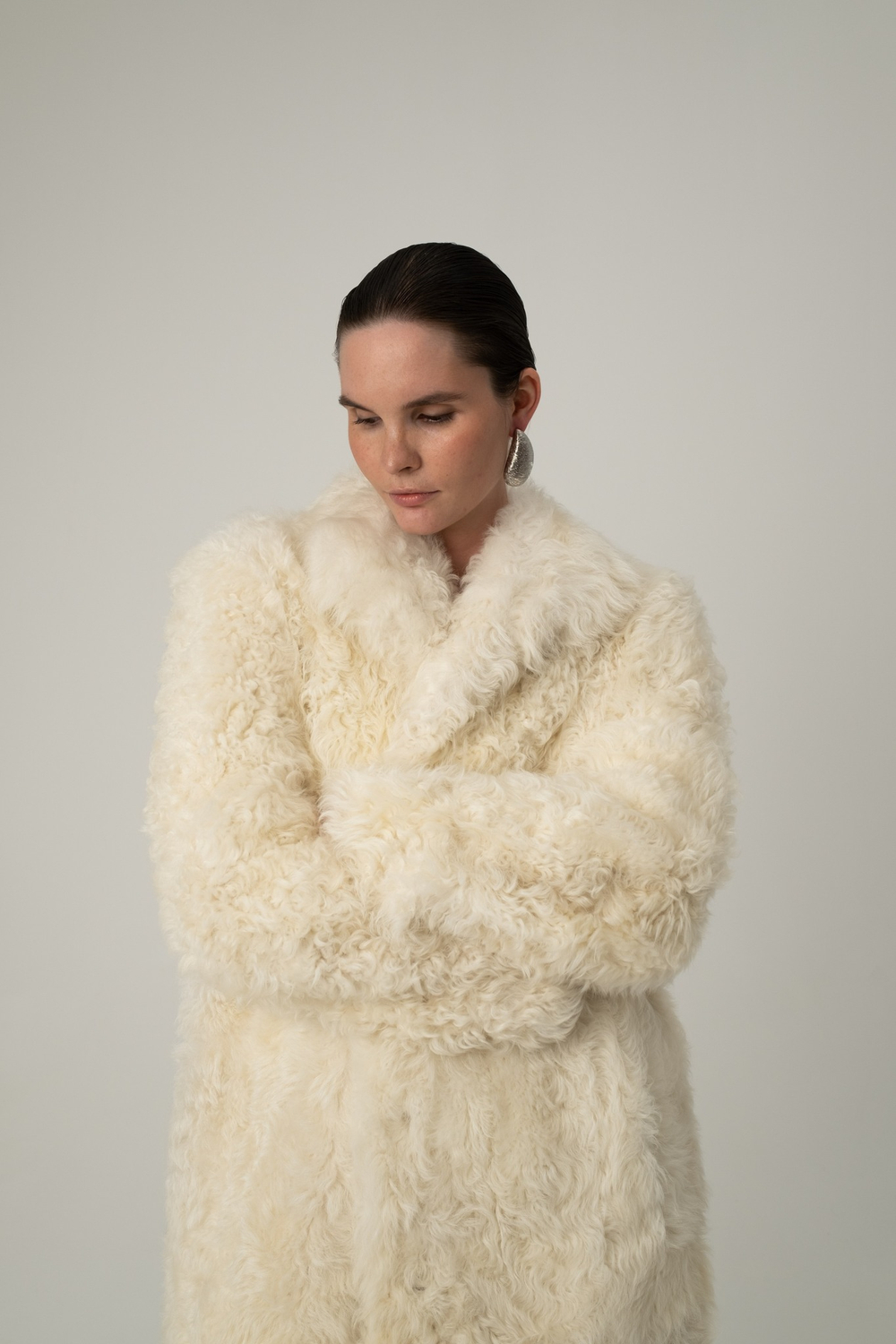 Длинная молочная шуба