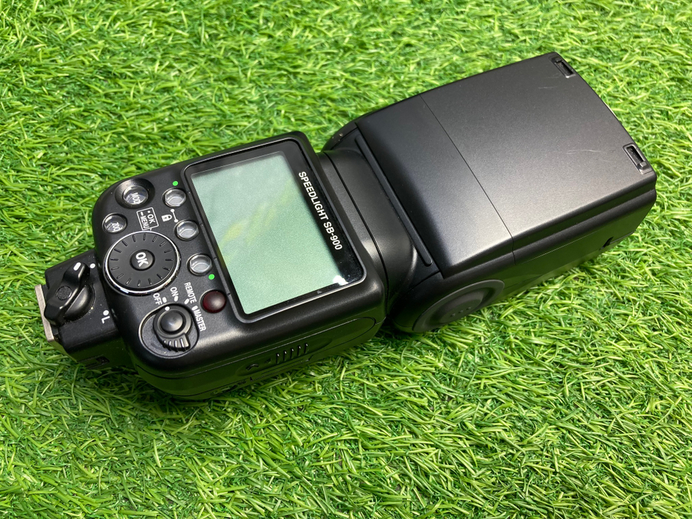 Nikon Speedlight SB-900