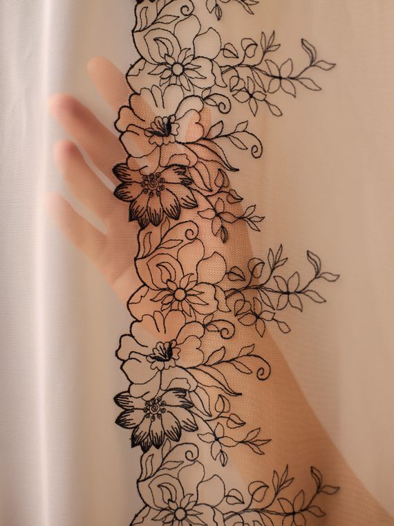 05-167 ОПТ Вышивка на неэл. сетке 21 см, насыщенно-бежевый/черный (правая)