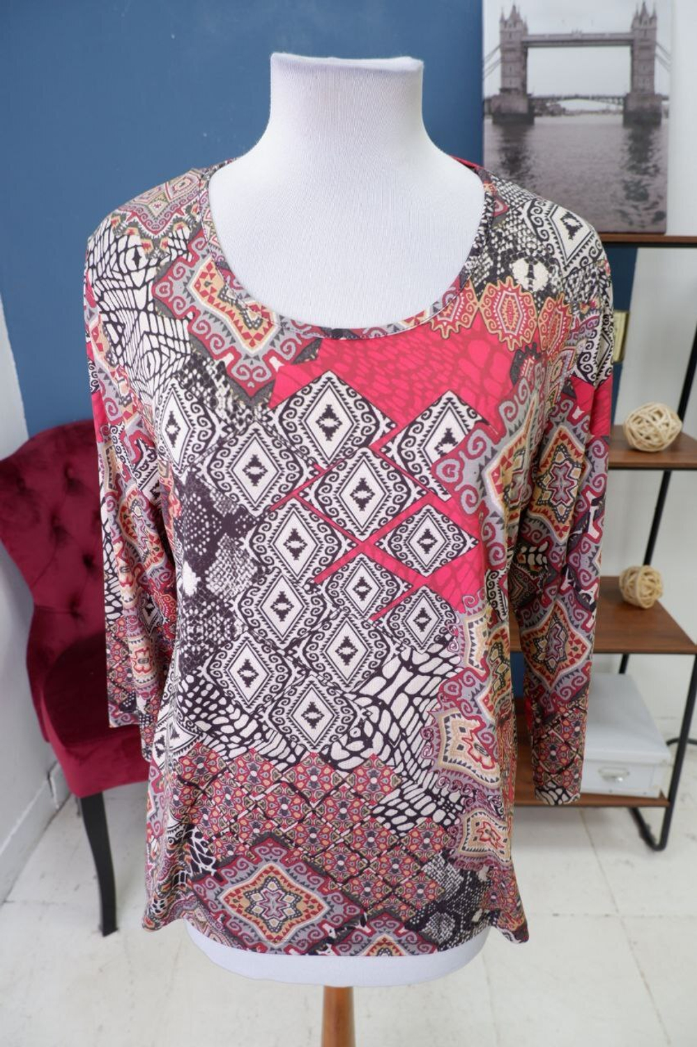 Кофта  из вискозы с принтом 46 размер