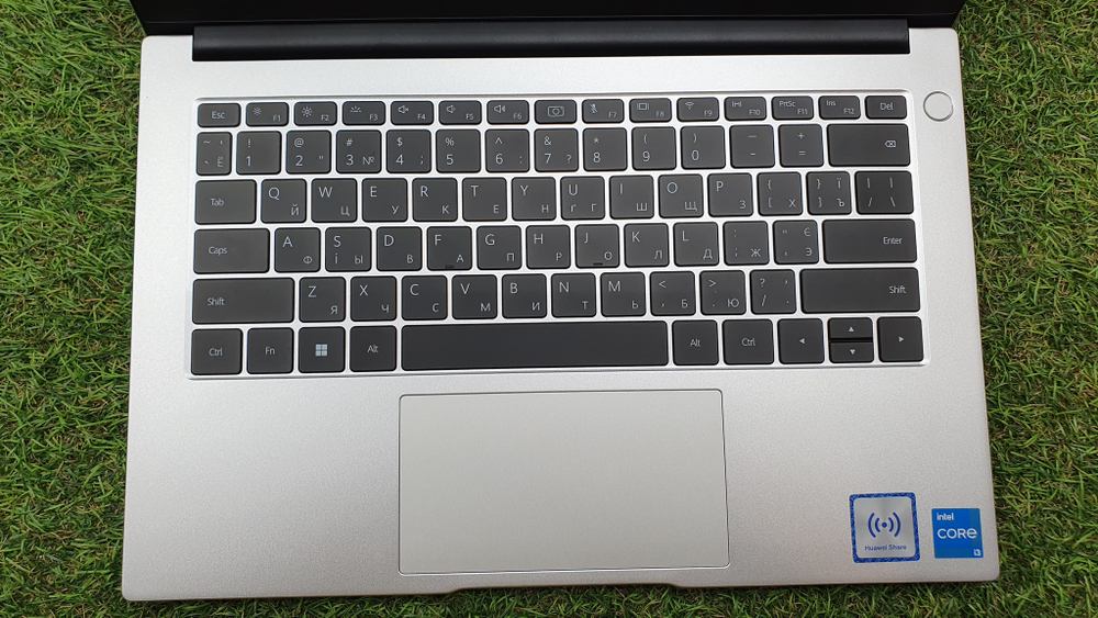 Ультрабук HUAWEI MateBook i3-11/8 Gb/FHD