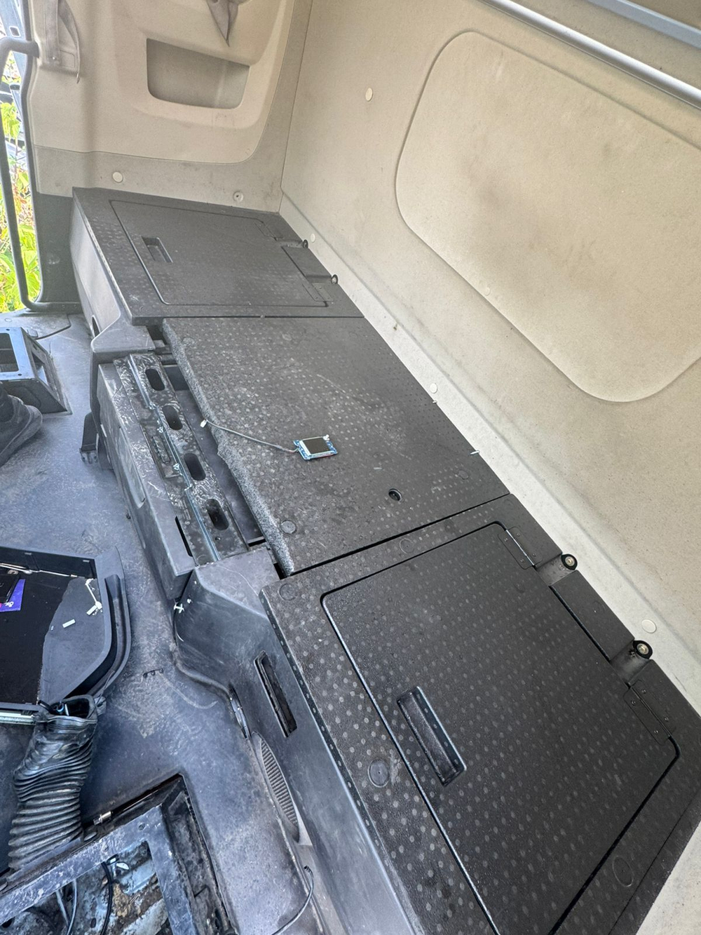 Shacman (Shaanxi) SX* 4x2 Седельный тягач SX4188YY381 (Дизельный, 12,5 л, 473 л.с., АТ)