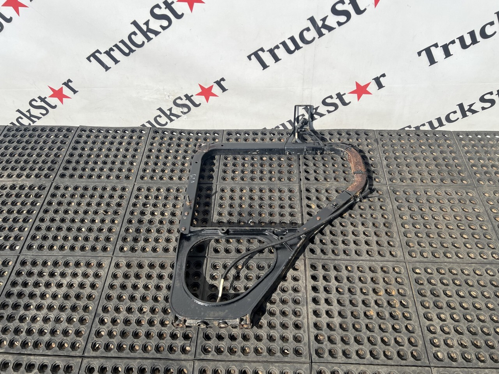 Кронштейн крыла переднего