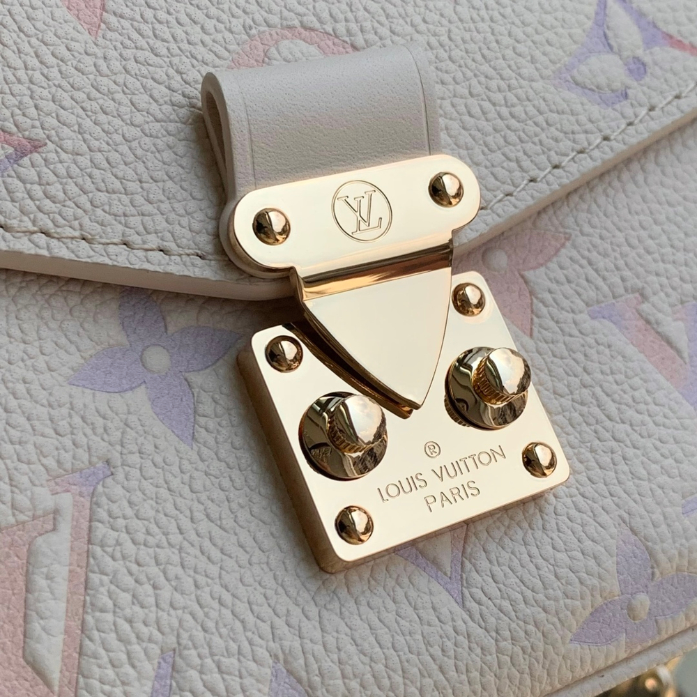 Louis Vuitton Pochette Metis East West