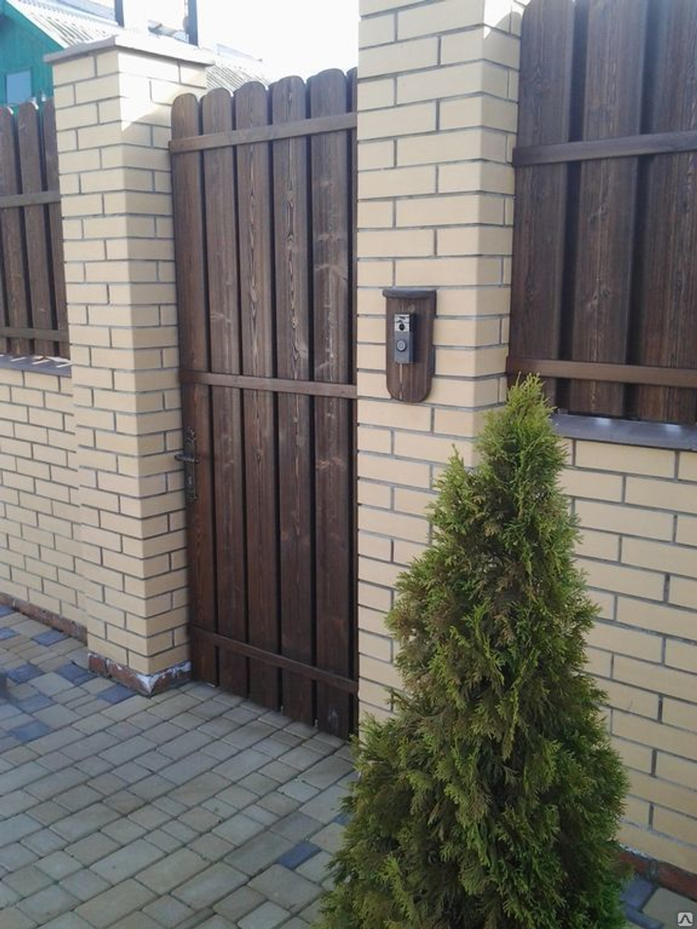 Забор из евроштакетника шахматный
