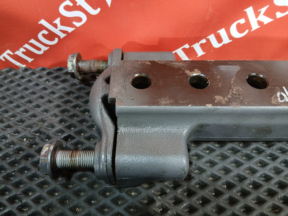 Кронштейн глушителя