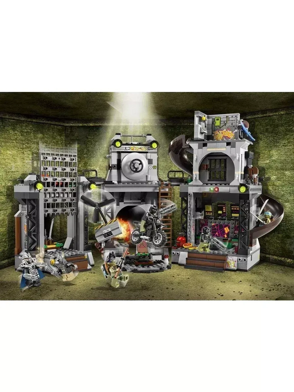 Конструктор Вторжение в логово черепашек 890 деталей