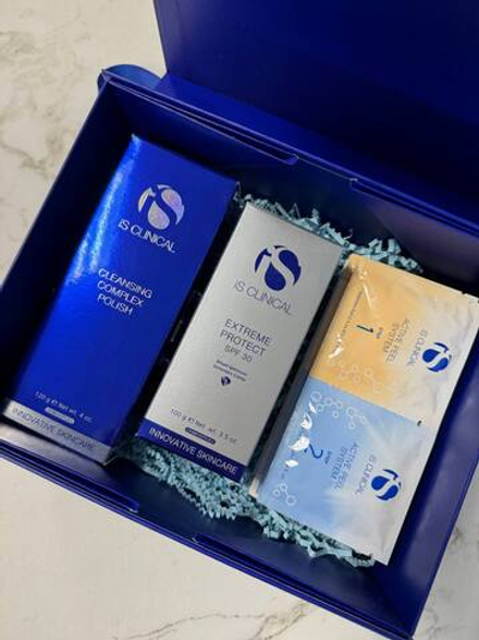 iS Clinical Набор Limited box "Safe Glow"