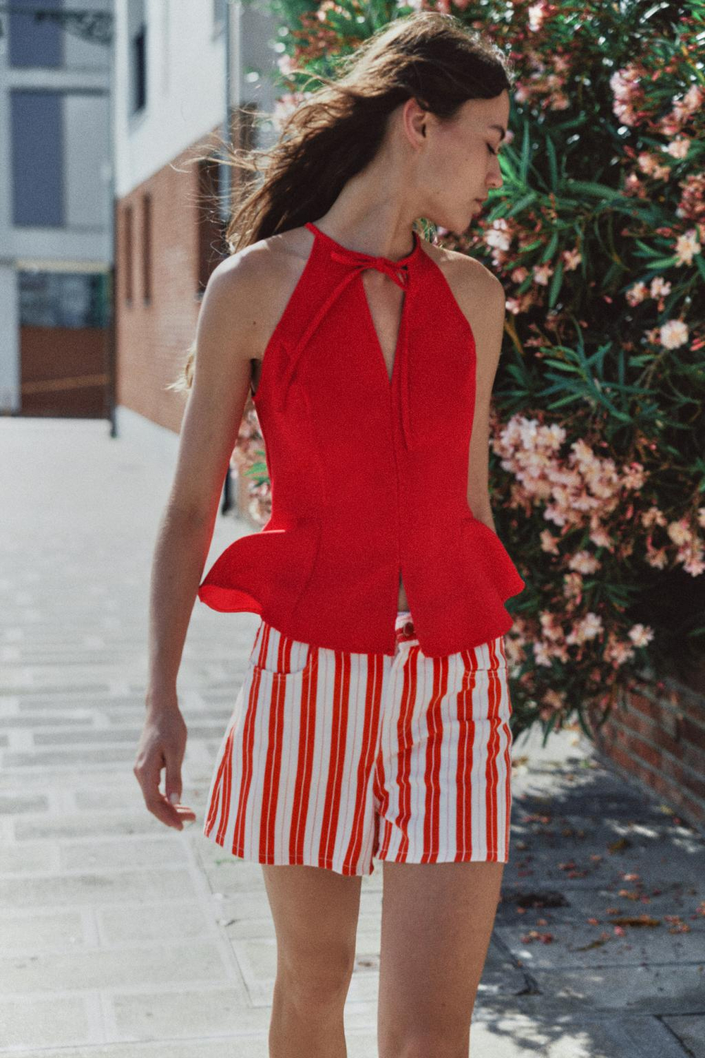 ZARA ТОП С ГОРЛОВИНОЙ ХАЛТЕР И БАСКОЙ, КРАСНЫЙ