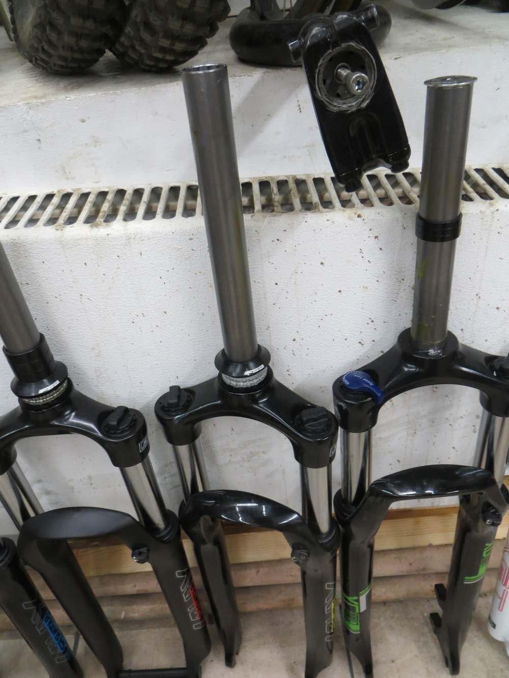 Вилка новая SR Suntour SF13-XCM w/ 100mm travel 26" колесо купить дешево