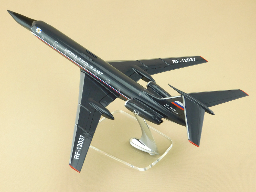Модель самолета Ту-134 УБЛ (М1:100, ВМФ России, RF-12037, 54)