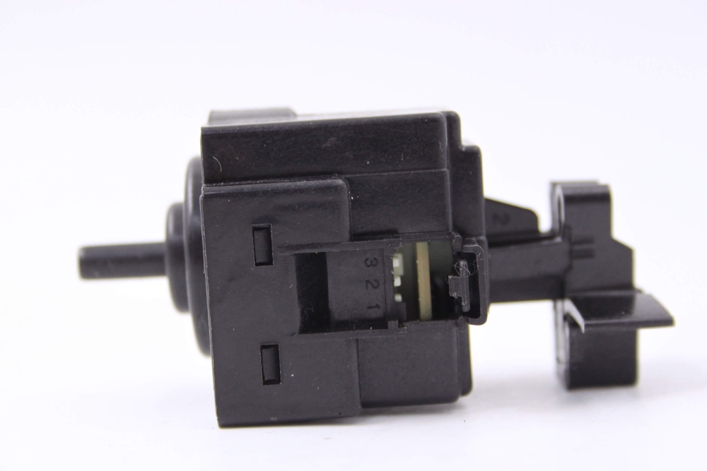 Датчик уровня воды (прессостат) стиральной машины Hisense 2203138 XQB47-01C