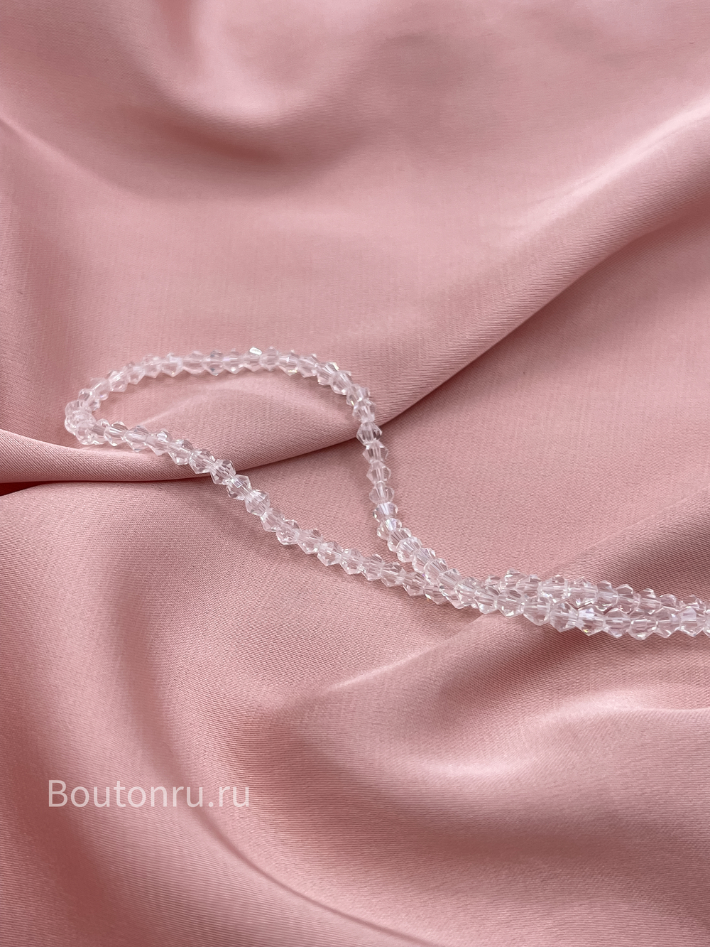 Бусины стеклянные биконусы на нити прозрачные