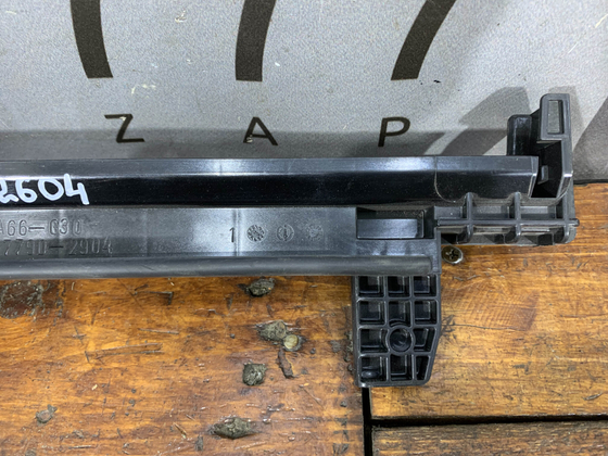 Кронштейн радиатора Mercedes C (W204) Б/У Оригинал A2045010320