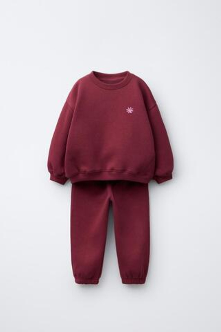 ZARA КОМПЛЕКТ ИЗ ТОЛСТОВКИ И ДЖОГГЕРОВ С ВЫШИВКОЙ, ГРАНАТОВЫЙ