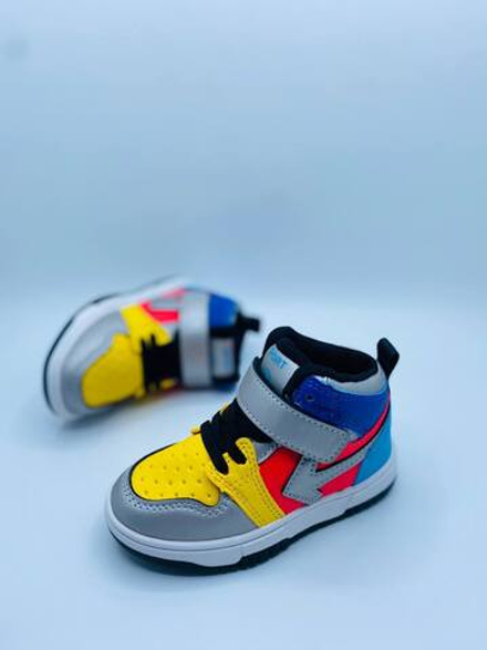Яркие детские кроссовки на липучке Buba Sport