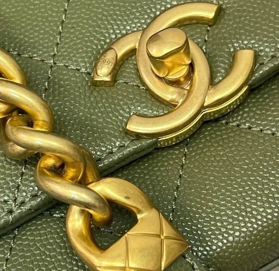 Сумка с клапаном на цепочке Chanel зеленый