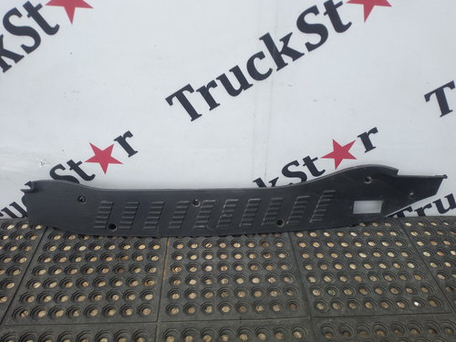 Накладка порога правая 2023г