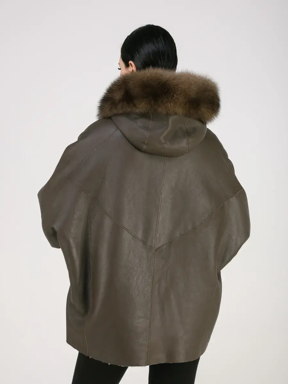 Дубленка зимняя натуральная с капюшоном оверсайз