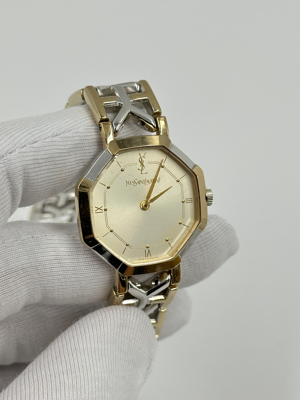 Часы Yves Saint Laurent