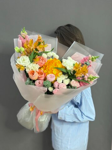 Авторский букет с оранжевой гортензией