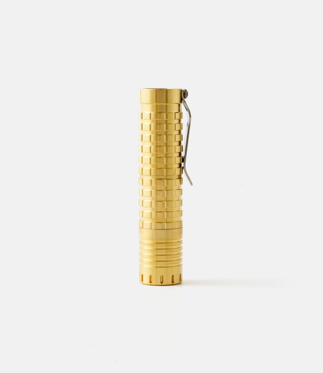 Dawn Hex 18650 Brass XPL 6000K — фонарик из латуни