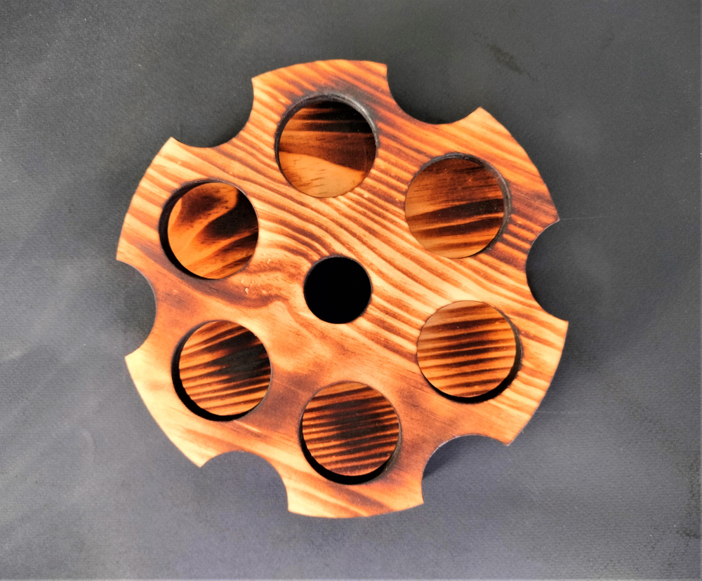 Деревянная шотница из кедра с 6 стопками.