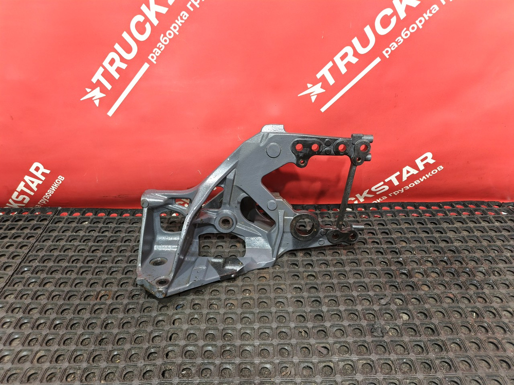 Кронштейн рессоры передней правый 2020г.