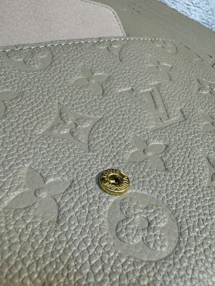 Клатч Louis Vuitton Felicie бежевый