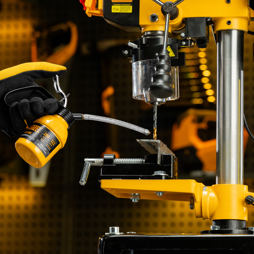 Масленка-нагнетатель, металлический корпус, 0,2 л, гибкий наконечник Denzel