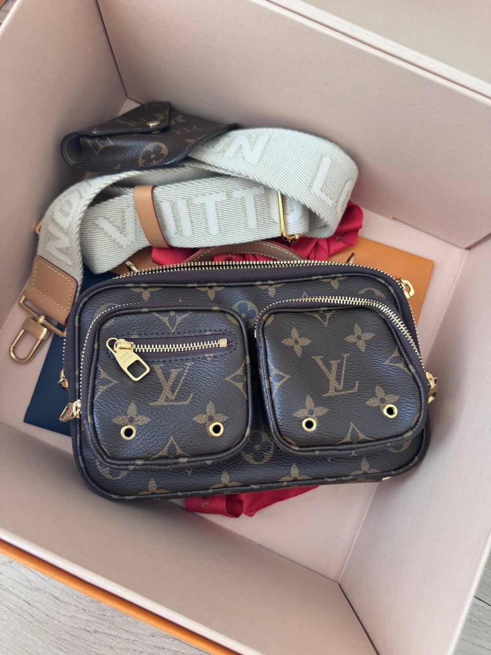 Сумка Louis Vuitton Utility Crossbody