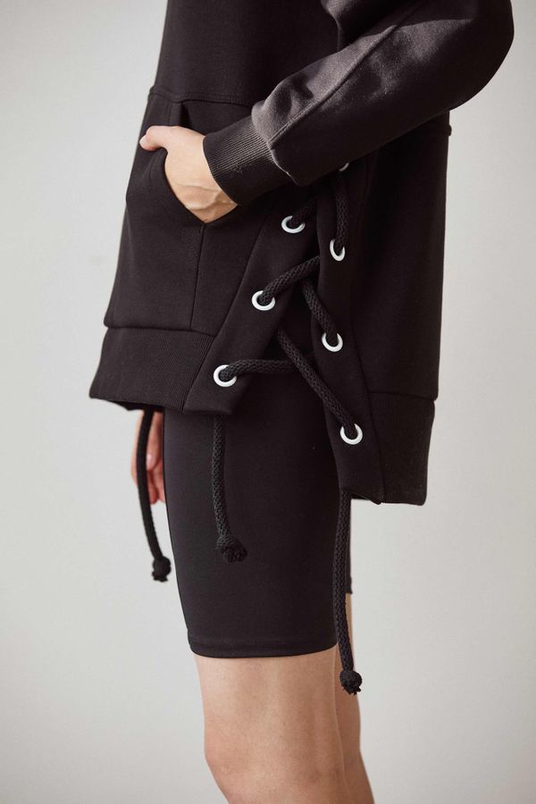 Худи с белыми люверсами Женский Черный - фото 2