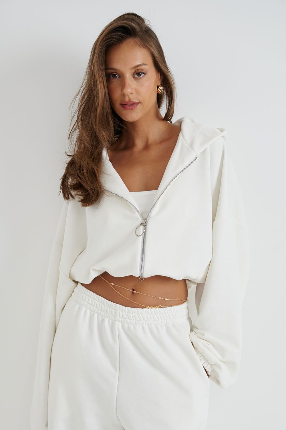 Укороченное худи на молнии кремового цвета